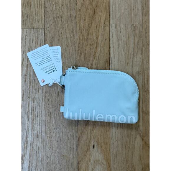 NWT Lululemon Clippable Card Pouch Mint Breeze / White - Picture 5 of 7